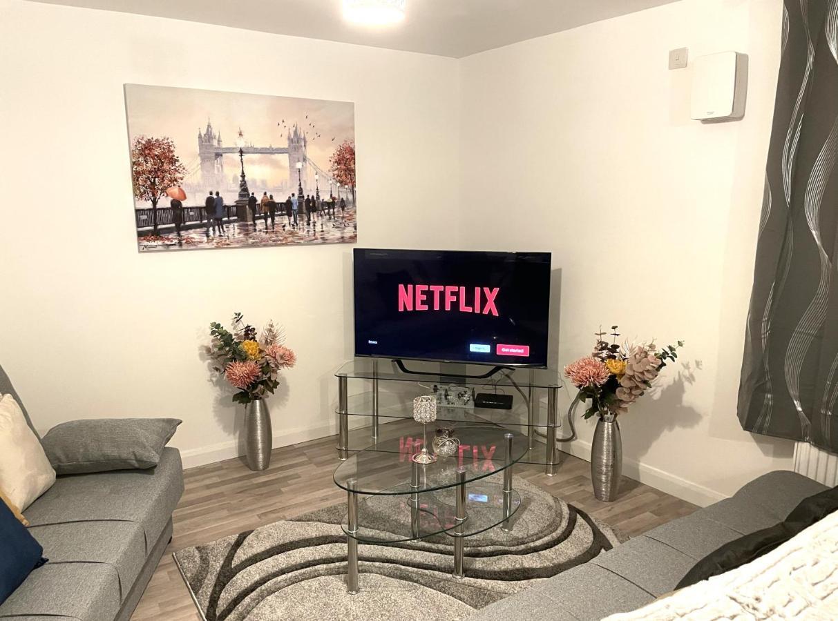 Supreme - 1 Bedroom Apart Sleeps 4 Short/Long Stay Gillingham  Dış mekan fotoğraf