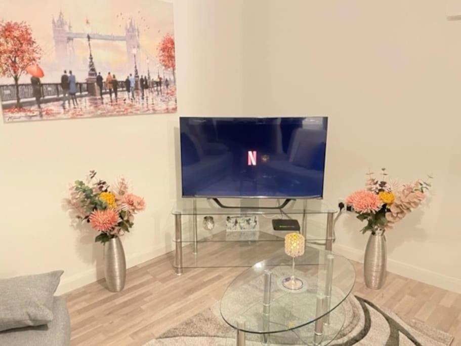Supreme - 1 Bedroom Apart Sleeps 4 Short/Long Stay Gillingham  Dış mekan fotoğraf