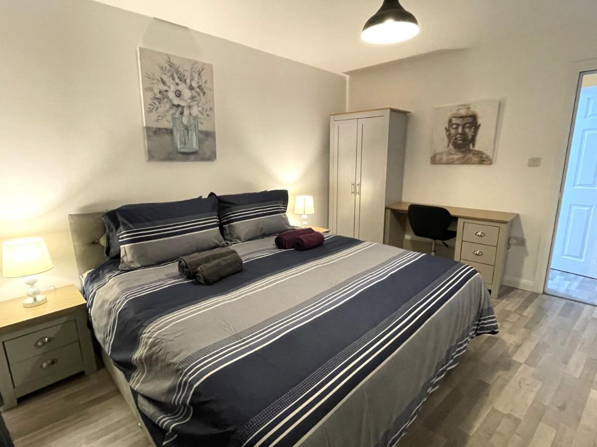 Supreme - 1 Bedroom Apart Sleeps 4 Short/Long Stay Gillingham  Dış mekan fotoğraf