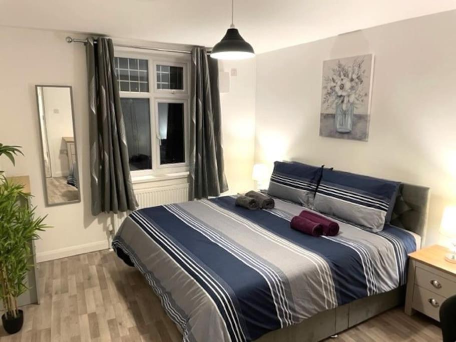 Supreme - 1 Bedroom Apart Sleeps 4 Short/Long Stay Gillingham  Dış mekan fotoğraf